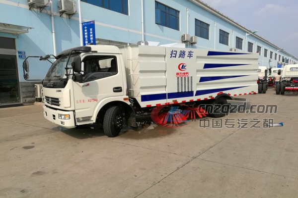 東風(fēng)多利卡中型掃路車(chē)圖片
