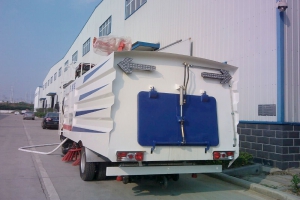 五十鈴純吸式掃地車工作視頻演示 五十鈴清掃車清掃效果視頻