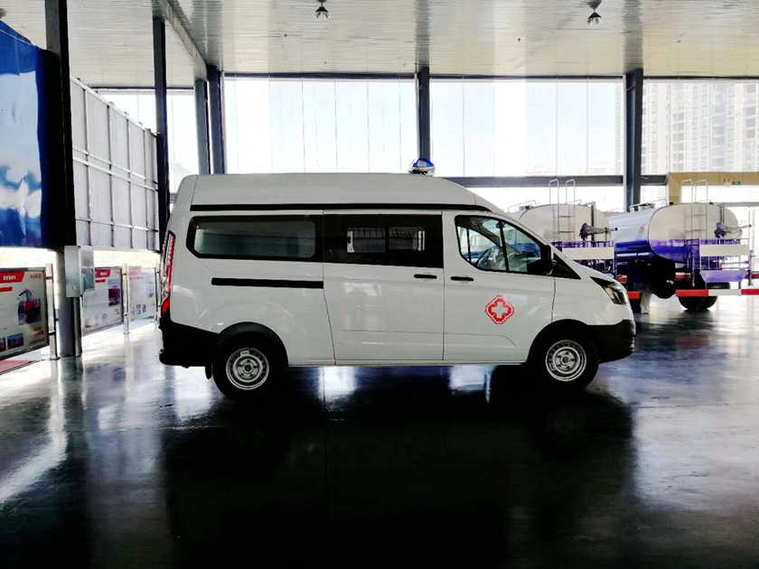 福特全順V362醫(yī)療救援車圖片,福特全順救護(hù)車圖片,汽油版V362救護(hù)車圖片