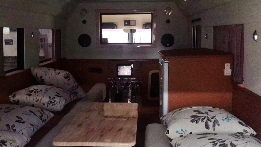 依維柯2046四驅(qū)越野房車圖片,依維柯房車內(nèi)飾圖片,依維柯房車圖片,四驅(qū)越野房車圖片