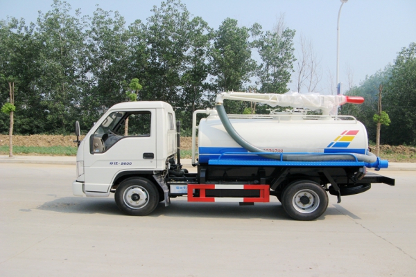 福田賽銳2800小型吸糞車圖片