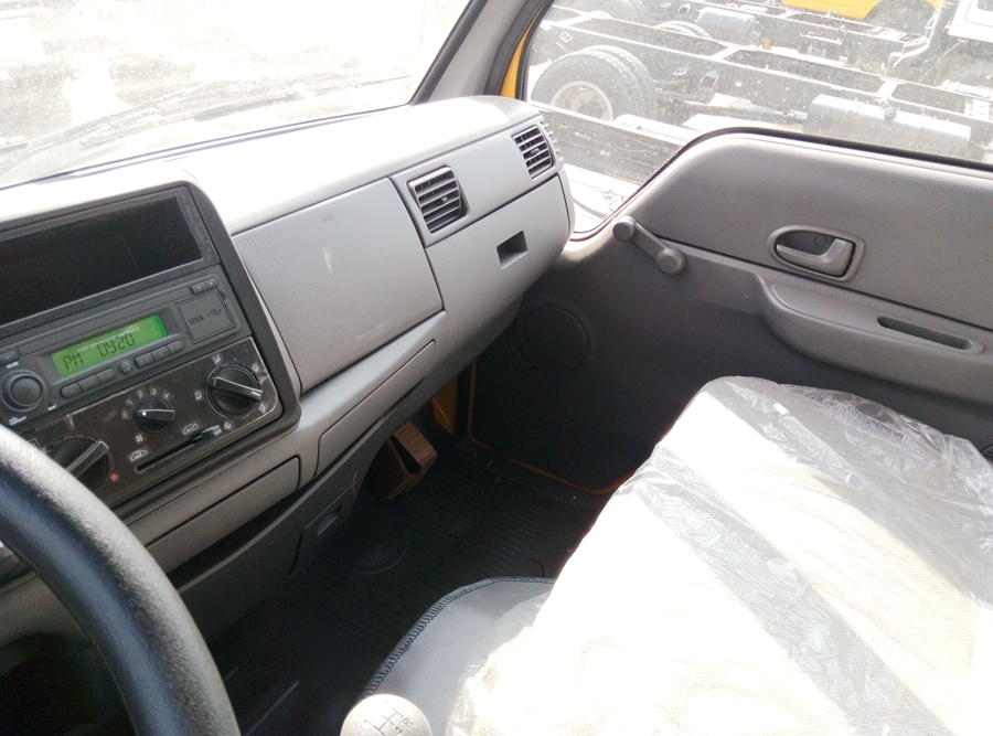 慶鈴16米高空作業(yè)車駕駛室內(nèi)部圖片