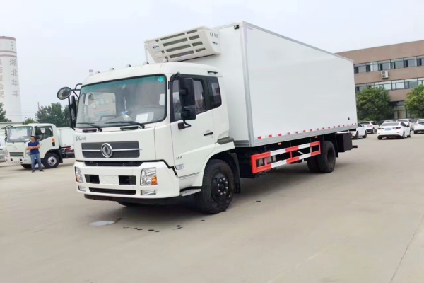 東風(fēng)天錦冷藏運(yùn)輸車圖片
