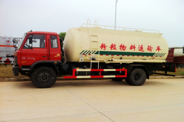 東風(fēng)153粉粒物料運(yùn)輸車圖片