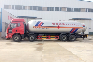 解放J6前四后八液化氣體運輸車圖片