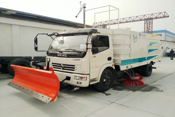 多功能除雪車圖片