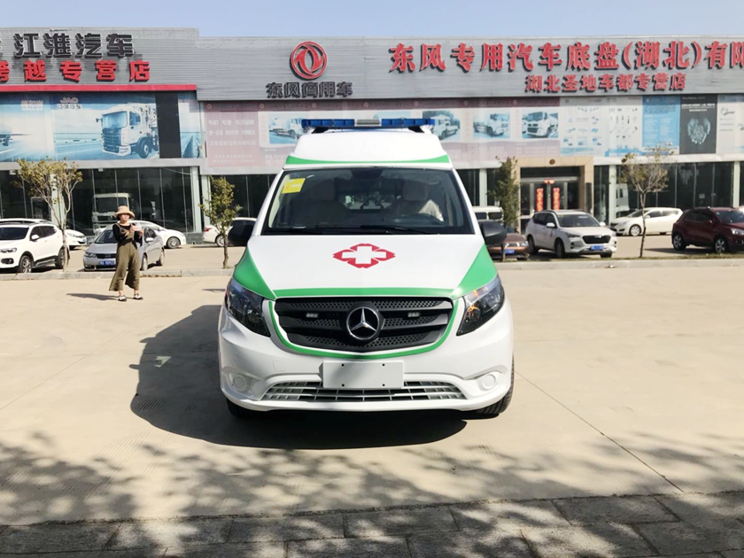 奔馳新威霆救護車前臉外觀實拍圖片 奔馳新威霆救護車前臉外觀實拍圖片