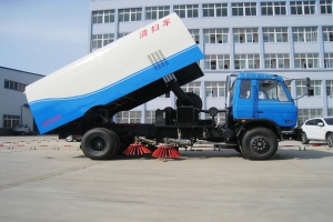 湖北程力汽車提示掃地車注意霧天出行工作安全