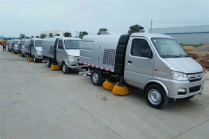 湖北程力自主研發(fā)國四排放東風汽油掃地車下線