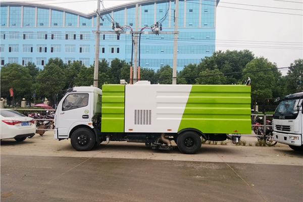 主要講解純吸式掃路車的配件使用問題