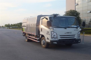 江鈴特色外觀N800實(shí)用城市保護(hù)欄清洗車