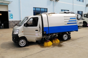 掃路車(chē)比吸塵車(chē)多了什么東西又少了什么東西 掃路車(chē)比吸塵車(chē)多了什么東西又少了什么東西