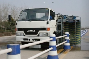 程力系列高速公路護欄清洗車 雙刷互動效率高