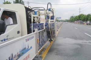 城市護(hù)欄清洗車固定臂和伸縮臂的區(qū)別分析