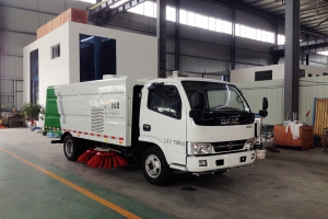 環(huán)衛(wèi)車廠家為您介紹:適合路面施工用的清掃車