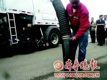 豪華垃圾車&nbsp;青島購買9輛奔馳道路清掃車