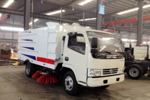 掃路車廠家---清掃車保養(yǎng)與清潔的重要性