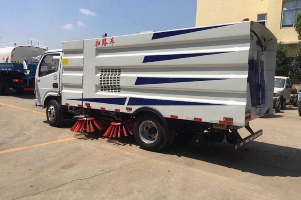 湖北程力掃路車的低碳化之路行程介紹