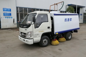 冬季使用掃地車作業建議改換粘度較低機油