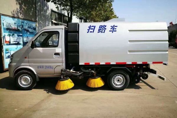 影響道路清掃車動力及效率的火花塞2大癥狀