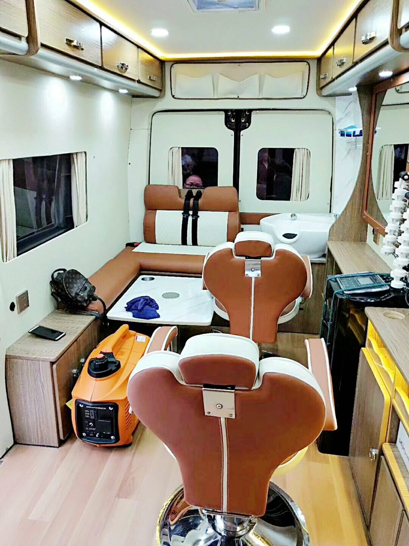 移動(dòng)美發(fā)理發(fā)房車