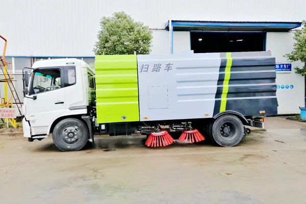 東風天錦掃路車