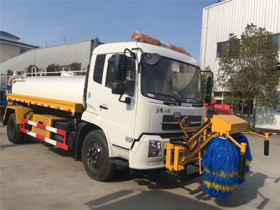 東風天錦高速路護欄清洗車