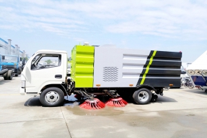 東風小多利卡掃路車