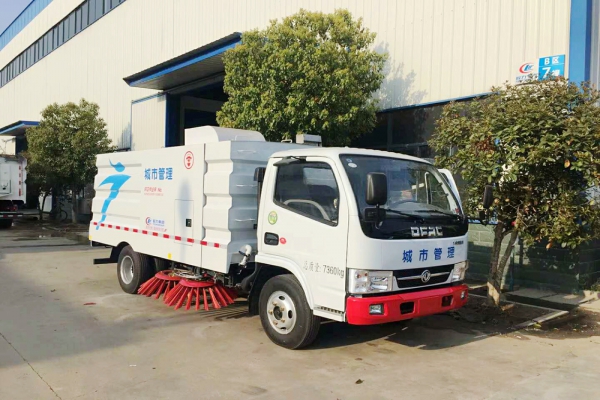 東風(fēng)小多利卡掃路車圖片