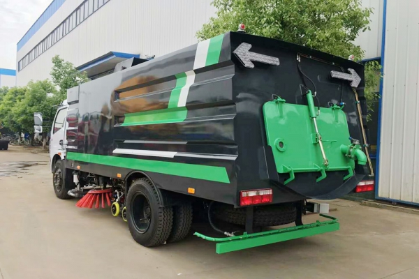 東風(fēng)CLW5110TXSD5洗掃車后側(cè)45度圖片