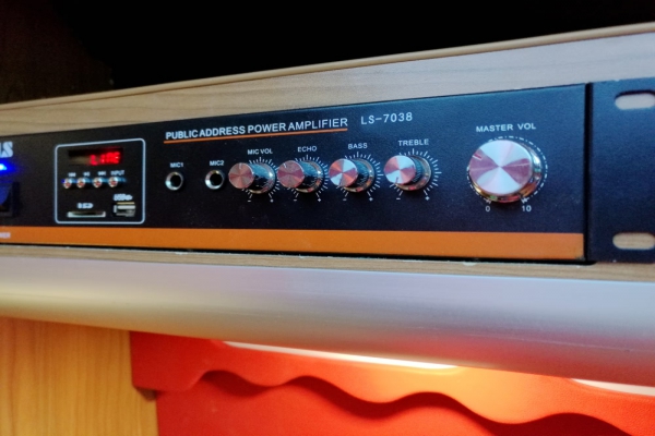 東風(fēng)御風(fēng)短軸中頂B型房車音響設(shè)備圖片