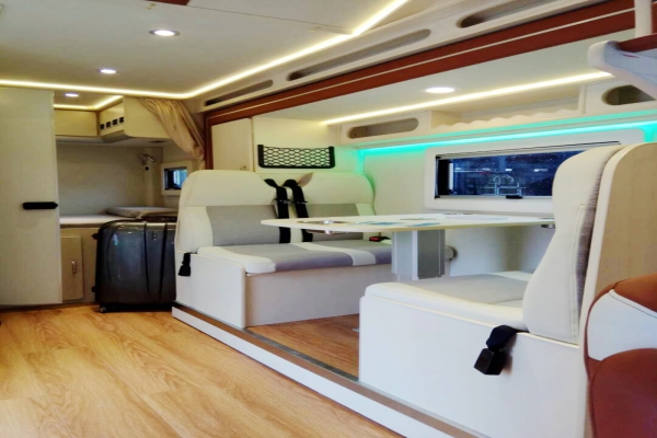 依維柯寶迪C型房車內(nèi)部結(jié)構(gòu)圖片