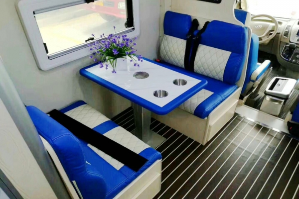 上汽大通V80C型房車(chē)座位布局圖片