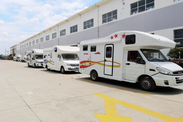 上汽大通V80C型房車(chē)排列圖片