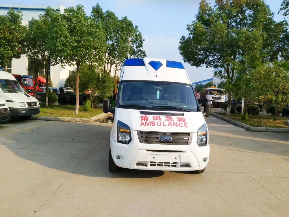 福特新世代V348監(jiān)護(hù)型救護(hù)車(chē)正前圖片