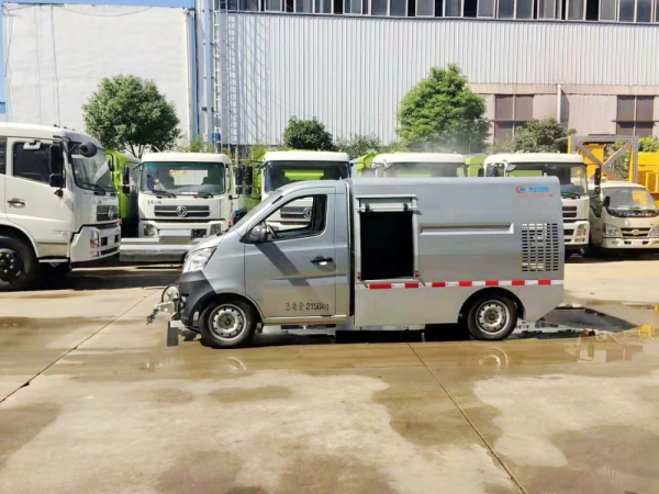 小型長安人行道路養(yǎng)護清洗車 小型長安人行道路養(yǎng)護清洗車