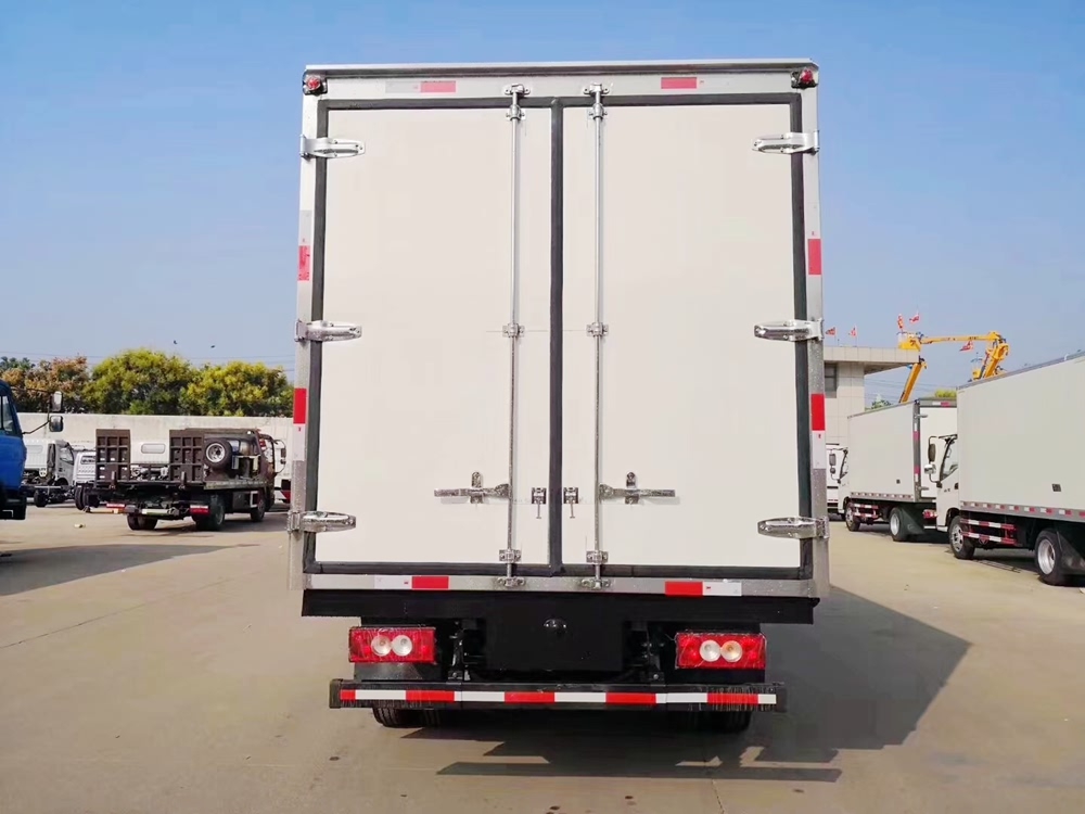 福田奧鈴冷藏運(yùn)輸車圖片