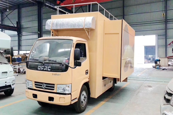 東風(fēng)小多利卡移動(dòng)式餐車圖片