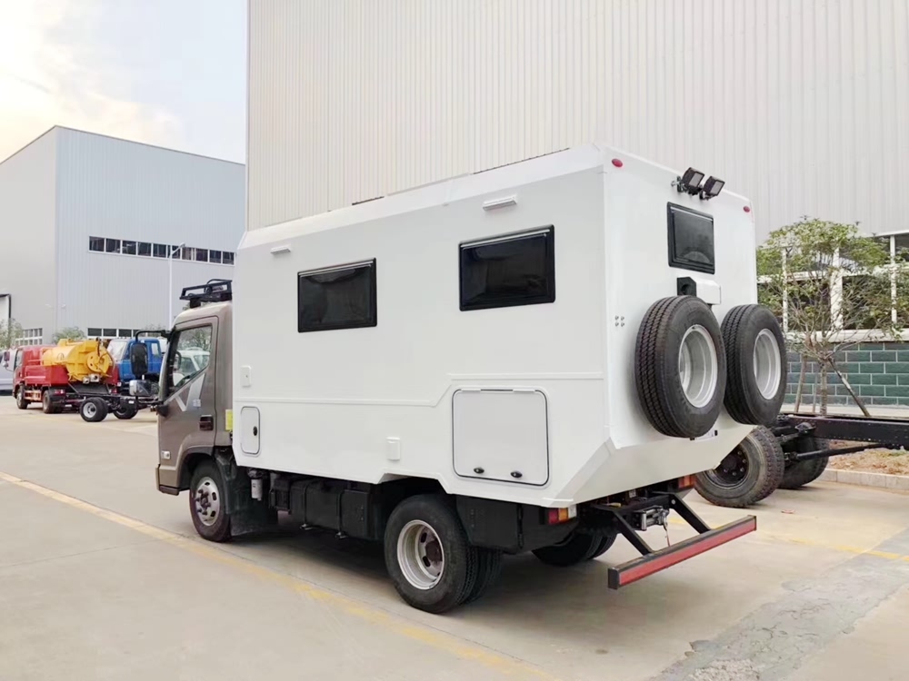 現(xiàn)代圖盛越野式房車圖片后側(cè)