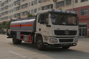 運油車CLW5180GYYS5