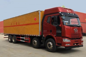 易燃液體廂式運(yùn)輸車CLW5320XRYC5