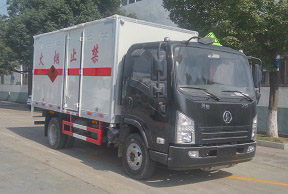 易燃液體廂式運(yùn)輸車CLW5083XRYS5