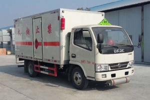 易燃液體廂式運(yùn)輸車CLW5075XRY5