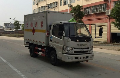 爆破器材運(yùn)輸車CLW5040XQYSS5