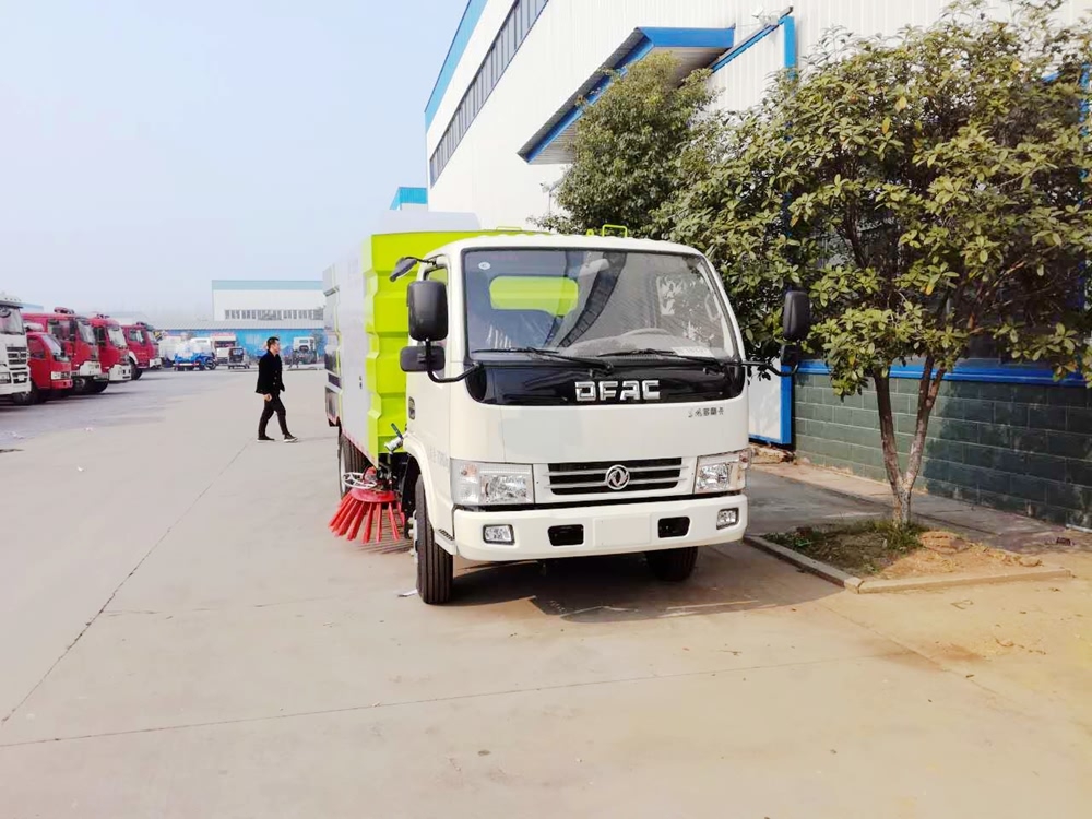 東風(fēng)福瑞卡掃地車價格