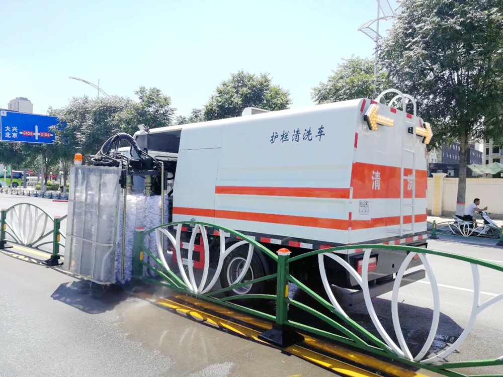 公路護欄清洗車