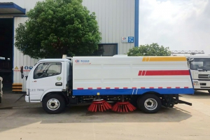 東風(fēng)路面清洗掃地車