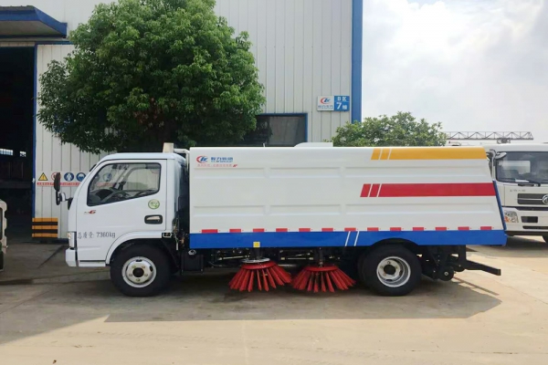 東風路面清洗掃地車