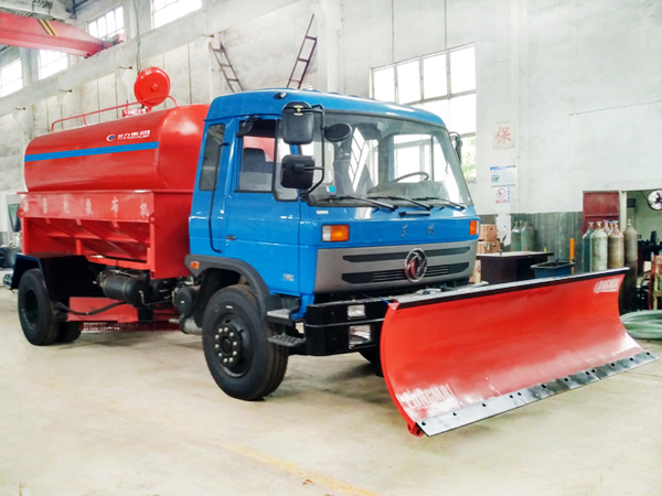 多功能除雪車