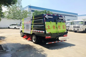 東風(fēng)環(huán)衛(wèi)掃地車(chē)
